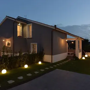 https://villa-catona.it-romehotels.com